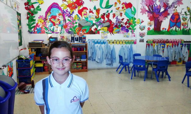 Deportes: «Lucía Rodríguez», Subcampeona de Canarias de Patinaje, entrevistada por sus compañeras Carolina Prieto e Isabella Ballesteros, alumnas de 3º de Primaria